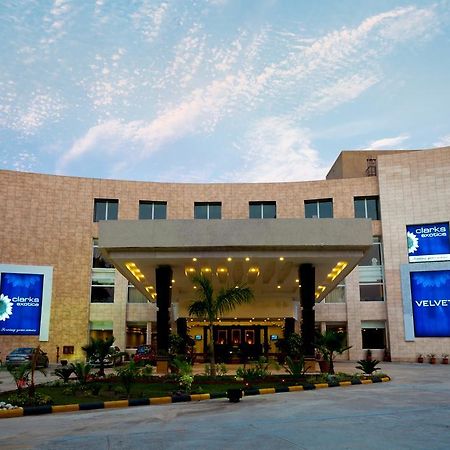 Velvet Clarks Exotica Hotel Zirakpur Exterior photo