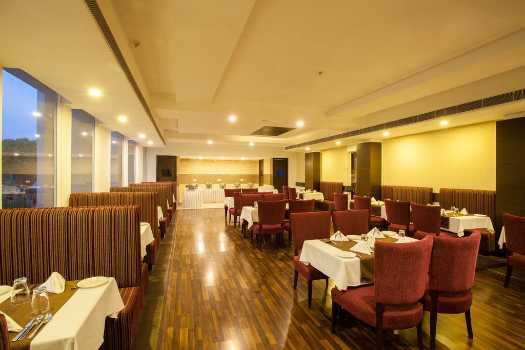 Velvet Clarks Exotica Hotel Zirakpur Exterior photo