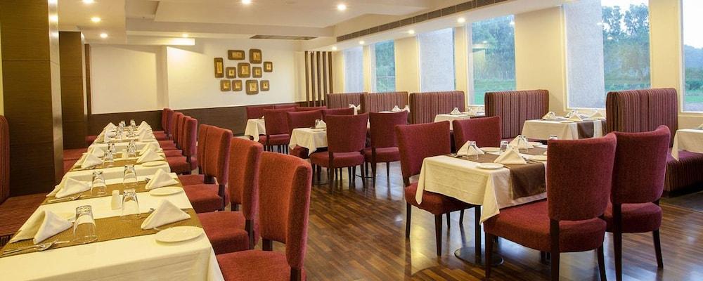 Velvet Clarks Exotica Hotel Zirakpur Exterior photo