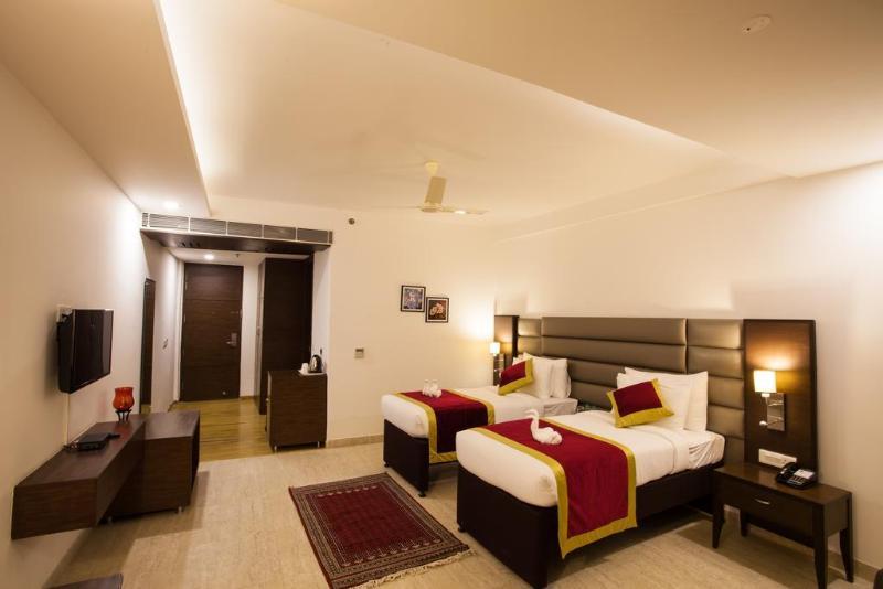Velvet Clarks Exotica Hotel Zirakpur Exterior photo