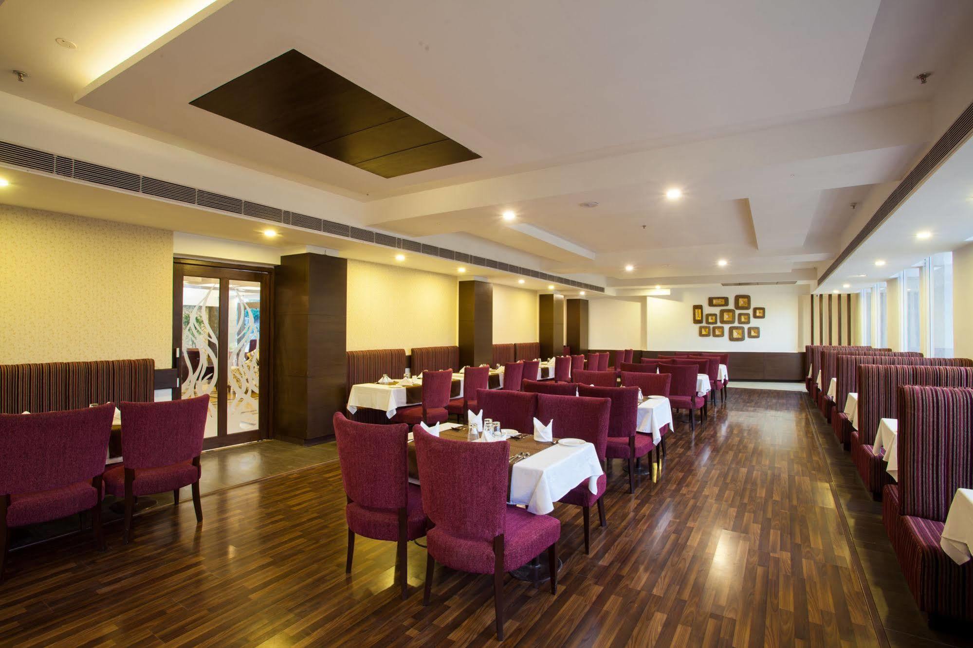 Velvet Clarks Exotica Hotel Zirakpur Exterior photo