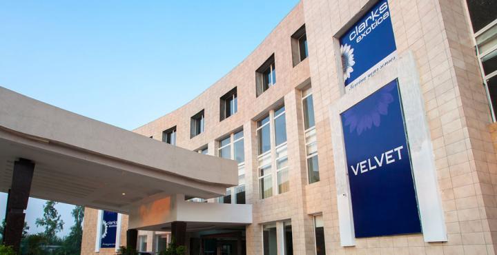 Velvet Clarks Exotica Hotel Zirakpur Exterior photo
