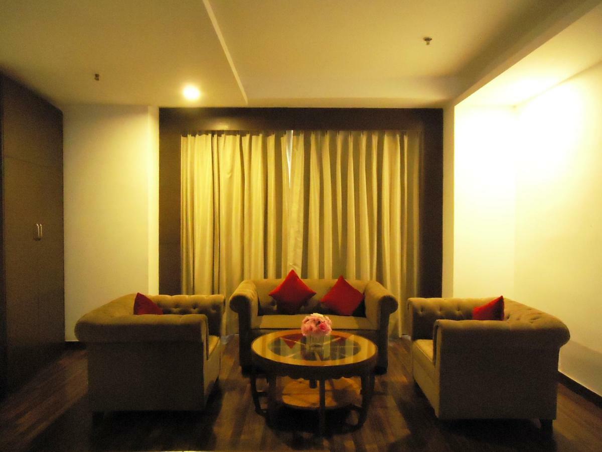 Velvet Clarks Exotica Hotel Zirakpur Exterior photo